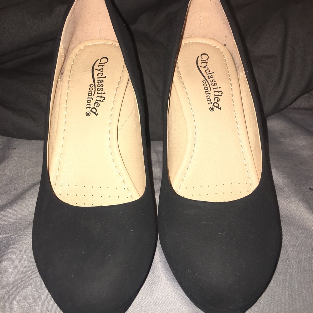 Black Suede Pumps